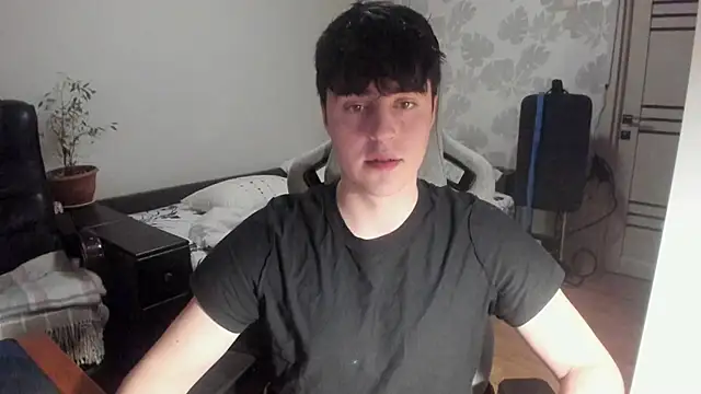 Snapshot of Knuckles17 chatting on December 18, 2025, 3:00 am Knuckles17 online show from December 18, 2025, 3:00 am