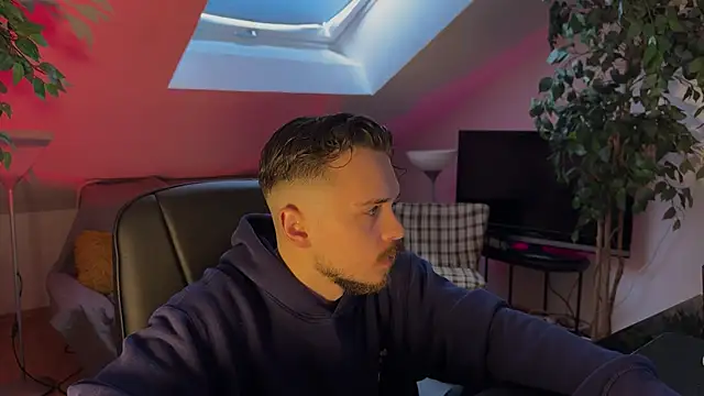 naked psy online show from February 21, 2026, 10:39 am