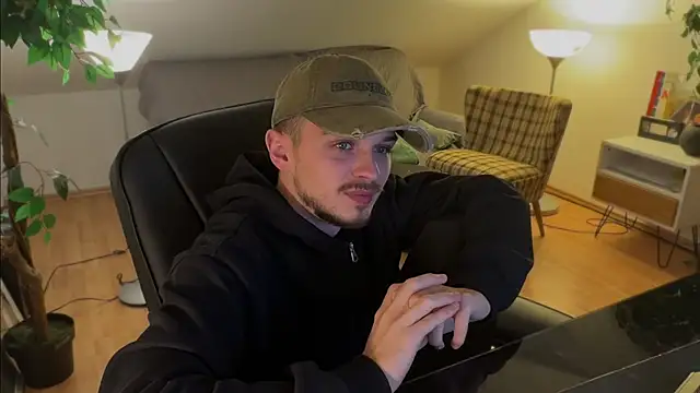 naked psy online show from November 22, 2025, 12:32 am