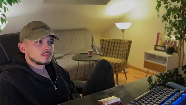 naked psy online show from November 15, 2025, 4:27 am