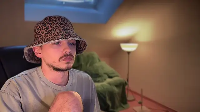 naked psy online show from March 13, 2025, 8:37 am