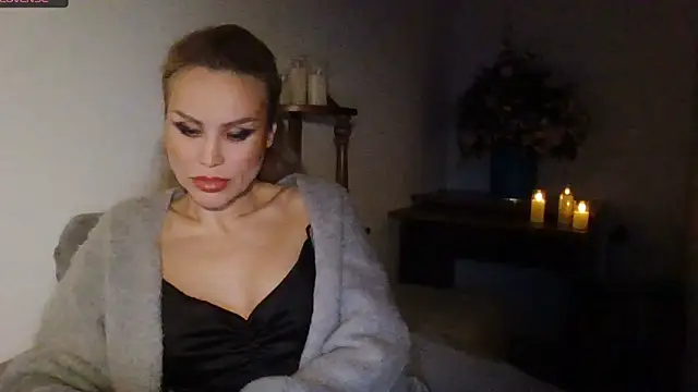 Snapshot of Radmila_Queen_ chatting on December 3, 2024, 6:11 pm Radmila Queen online show from December 3, 2024, 6:11 pm