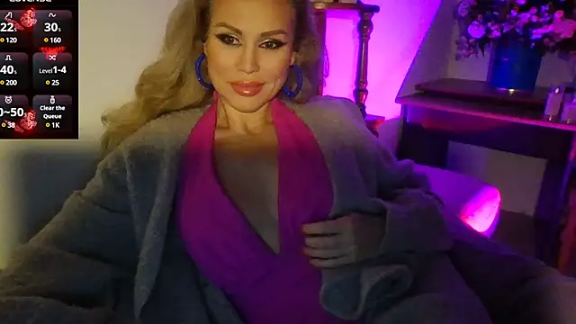 Snapshot of Radmila_Queen_ chatting on December 4, 2024, 2:31 pm Radmila Queen online show from December 4, 2024, 2:31 pm