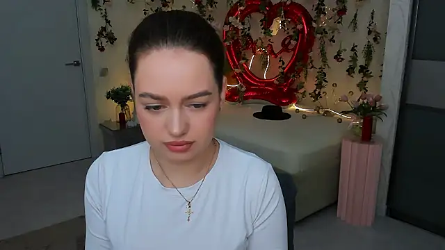 MiracleCurly online show from February 17, 2026, 4:04 pm