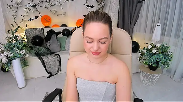 MiracleCurly online show from November 3, 2025, 7:28 pm