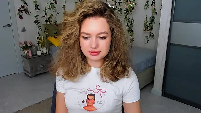 MiracleCurly online show from October 24, 2025, 4:17 pm