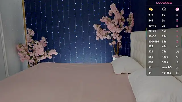 -Mirror-Girl- online show from December 3, 2025, 5:52 am