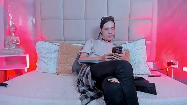 Hecatee 77 online show from November 24, 2025, 8:20 pm