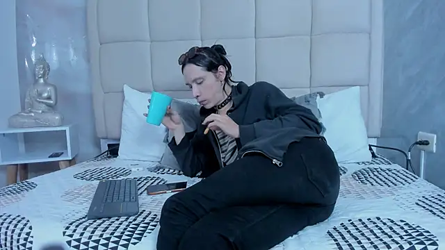 Hecatee 77 online show from January 15, 2026, 9:40 pm