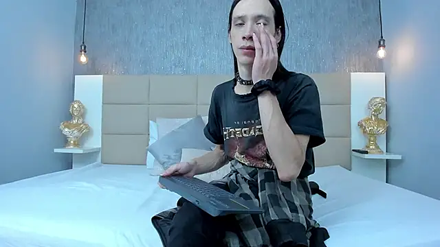 Hecatee 77 online show from March 18, 2026, 7:37 pm