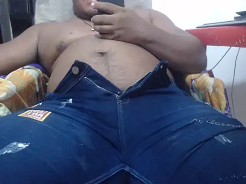 Snapshot of PONSE_LATINO chatting on February 17, 2026, 4:37 pm PONSE LATINO online show from February 17, 2026, 4:37 pm