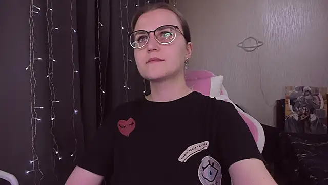 Snapshot of MissBrightShine chatting on October 11, 2025, 12:39 pm MissBrightShine online show from October 11, 2025, 12:39 pm