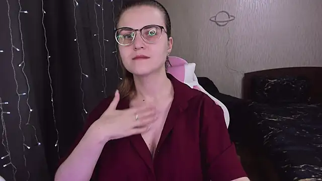 Snapshot of MissBrightShine chatting on February 27, 2025, 3:59 pm MissBrightShine online show from February 27, 2025, 3:59 pm