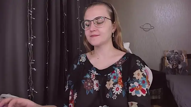 Snapshot of MissBrightShine chatting on November 13, 2025, 10:41 am MissBrightShine online show from November 13, 2025, 10:41 am