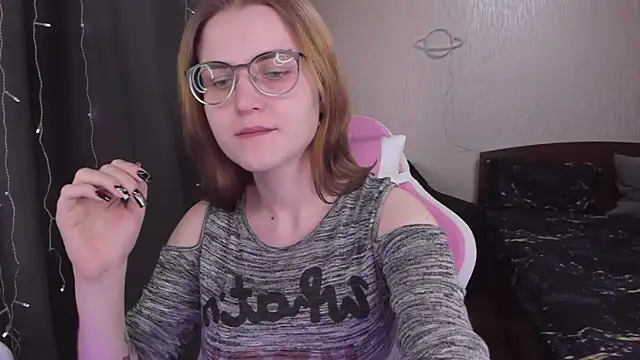 Snapshot of MissBrightShine chatting on March 5, 2025, 10:33 am MissBrightShine online show from March 5, 2025, 10:33 am