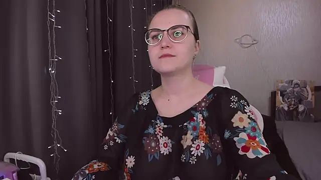 Snapshot of MissBrightShine chatting on November 15, 2025, 11:14 am MissBrightShine online show from November 15, 2025, 11:14 am