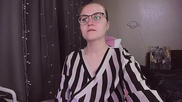 Snapshot of MissBrightShine chatting on November 28, 2025, 11:10 am MissBrightShine online show from November 28, 2025, 11:10 am