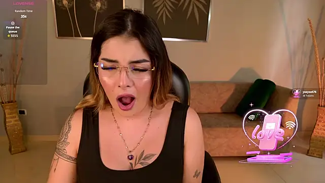 LisaMonroe  online show from December 3, 2025, 7:57 pm