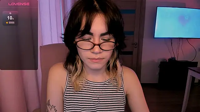 Snapshot of _selectrra chatting on January 15, 2025, 11:10 am selectrra online show from January 15, 2025, 11:10 am