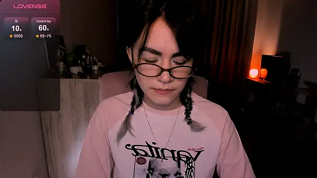 Snapshot of _selectrra chatting on February 19, 2025, 12:11 pm selectrra online show from February 19, 2025, 12:11 pm