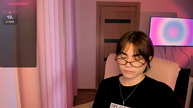 Snapshot of _selectrra chatting on January 24, 2025, 11:04 am selectrra online show from January 24, 2025, 11:04 am