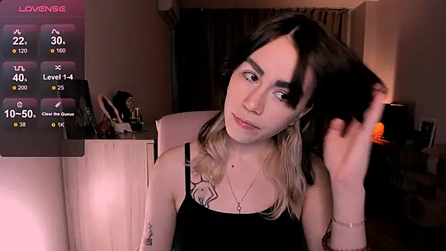 Snapshot of _selectrra chatting on March 10, 2025, 11:45 am selectrra online show from March 10, 2025, 11:45 am