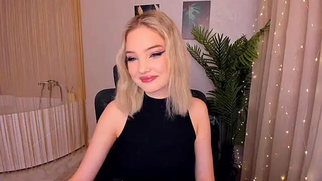 FloweryLove 1 online show from March 19, 2025, 7:38 pm