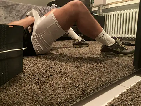 Snapshot of LeviXtreme chatting on January 11, 2025, 12:33 am LeviXtreme online show from January 11, 2025, 12:33 am