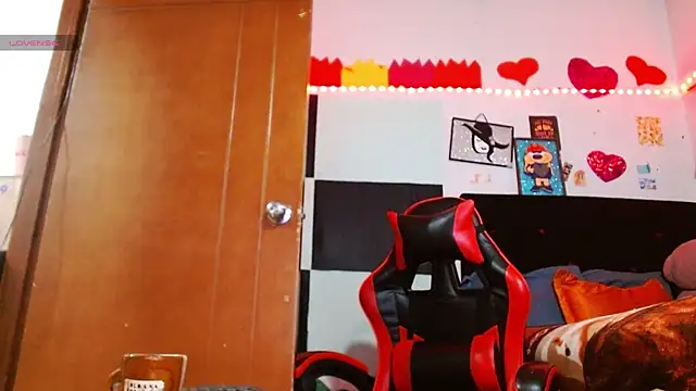 Snapshot of Saray_extrovert_ chatting on April 12, 2026, 3:32 am Saray extrovert online show from April 12, 2026, 3:32 am