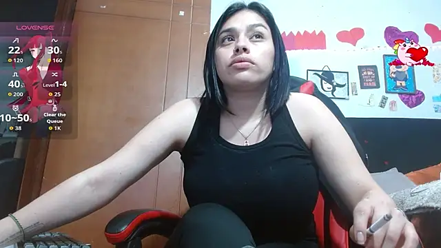 Snapshot of Saray_extrovert_ chatting on December 20, 2025, 4:37 am Saray extrovert online show from December 20, 2025, 4:37 am