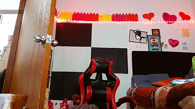 Snapshot of Saray_extrovert_ chatting on April 11, 2026, 7:45 am Saray extrovert online show from April 11, 2026, 7:45 am