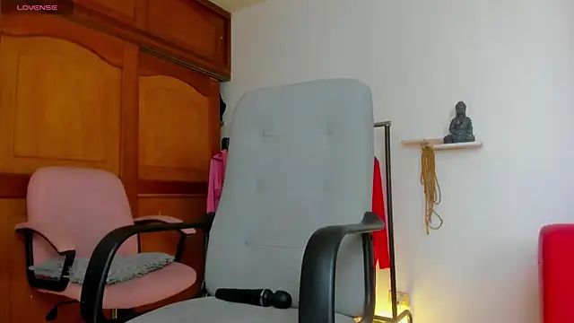 hotcookie28 online show from March 3, 2025, 3:22 pm