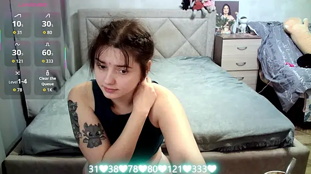 juliettkalen online show from November 12, 2025, 4:27 am