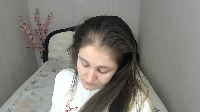 Holliy Cooper online show from December 14, 2025, 9:48 am