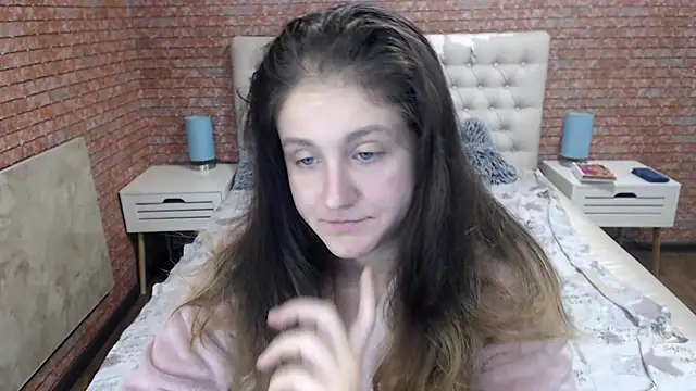 Snapshot of Holliy_Cooper chatting on September 18, 2025, 7:44 am Holliy Cooper online show from September 18, 2025, 7:44 am