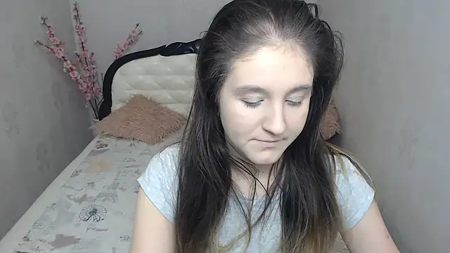 Holliy Cooper online show from February 12, 2026, 8:25 am