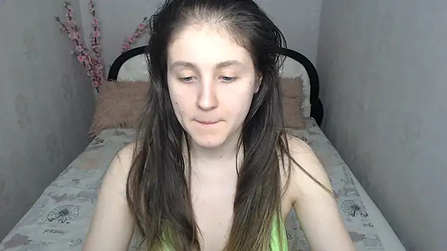 Holliy Cooper online show from May 8, 2026, 5:44 am