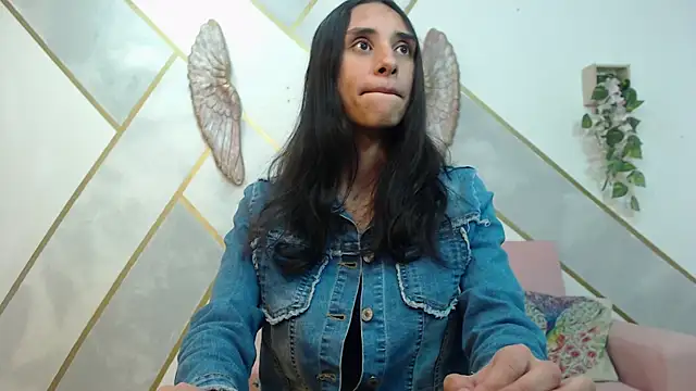 RoxanaCyrano  online show from October 13, 2025, 7:48 pm