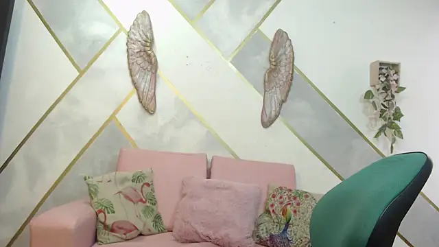 RoxanaCyrano  online show from December 18, 2025, 7:40 pm