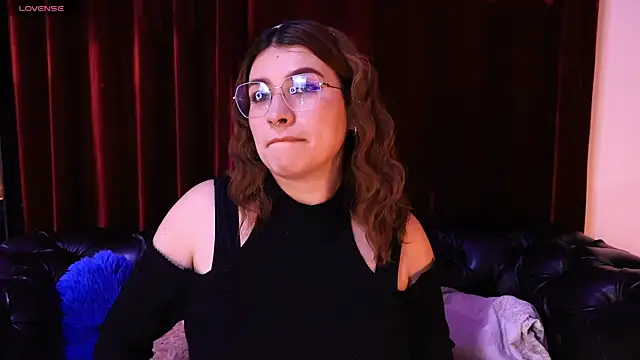 Snapshot of alix_bay chatting on March 27, 2026, 4:21 am alix bay online show from March 27, 2026, 4:21 am