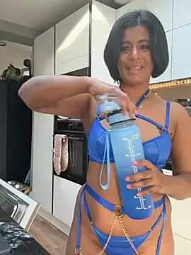 Snapshot of RoseMelanie chatting on March 11, 2026, 8:30 am RoseMelanie online show from March 11, 2026, 8:30 am