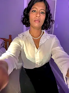 Snapshot of RoseMelanie chatting on October 22, 2025, 6:46 am RoseMelanie online show from October 22, 2025, 6:46 am