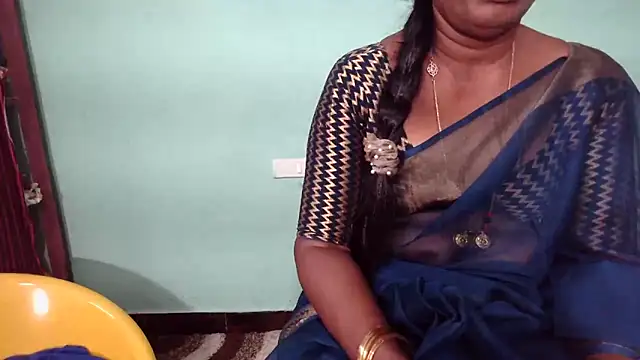 Snapshot of shrutitelugu69 chatting on December 19, 2025, 10:17 am shrutitelugu69 online show from December 19, 2025, 10:17 am