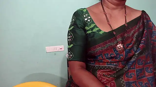 Snapshot of shrutitelugu69 chatting on January 17, 2026, 11:36 am shrutitelugu69 online show from January 17, 2026, 11:36 am