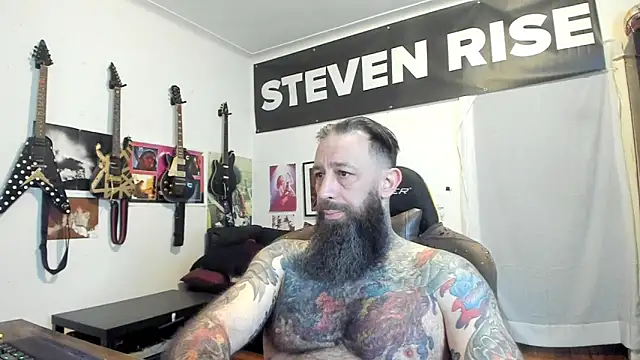 Snapshot of StevenRiseNYC chatting on April 18, 2026, 11:56 am StevenRiseNYC online show from April 18, 2026, 11:56 am