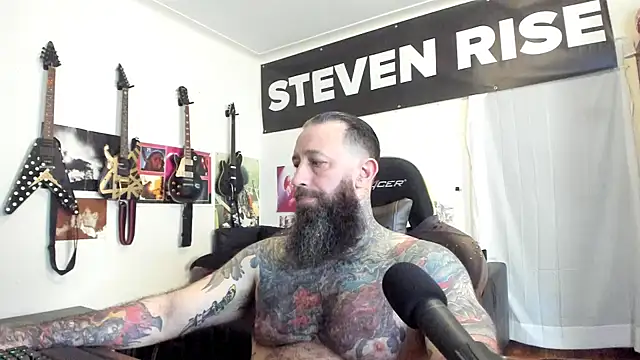 Snapshot of StevenRiseNYC chatting on April 18, 2026, 9:37 pm StevenRiseNYC online show from April 18, 2026, 9:37 pm