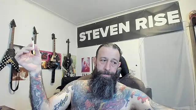 Snapshot of StevenRiseNYC chatting on May 5, 2026, 12:57 am StevenRiseNYC online show from May 5, 2026, 12:57 am