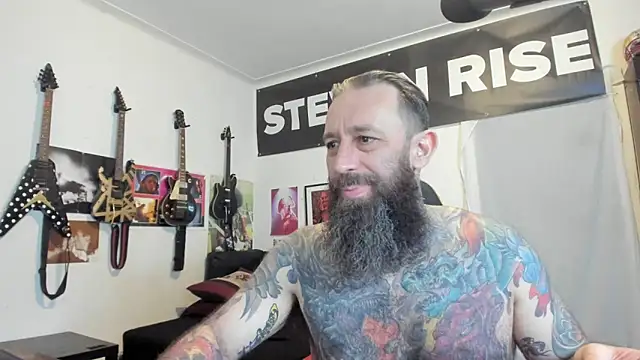Snapshot of StevenRiseNYC chatting on April 27, 2026, 11:36 pm StevenRiseNYC online show from April 27, 2026, 11:36 pm
