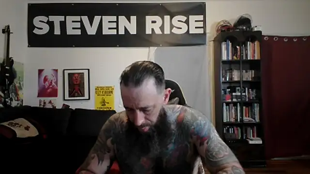 Snapshot of StevenRiseNYC chatting on April 17, 2026, 3:48 pm StevenRiseNYC online show from April 17, 2026, 3:48 pm