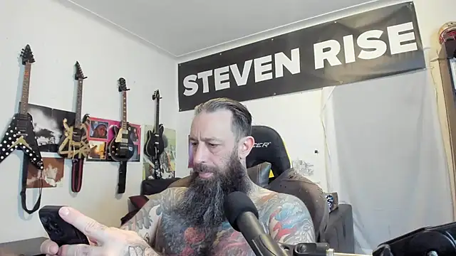 Snapshot of StevenRiseNYC chatting on April 29, 2026, 1:26 pm StevenRiseNYC online show from April 29, 2026, 1:26 pm